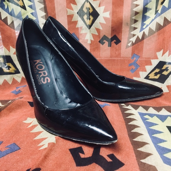 KORS Patent Leather Pumps - Picture 2 of 8